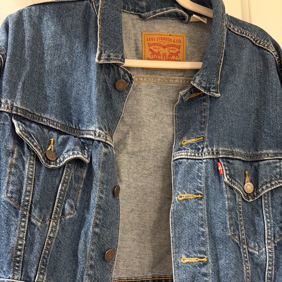levi's cropped medium wash denim jacket - Picture 2 of 6